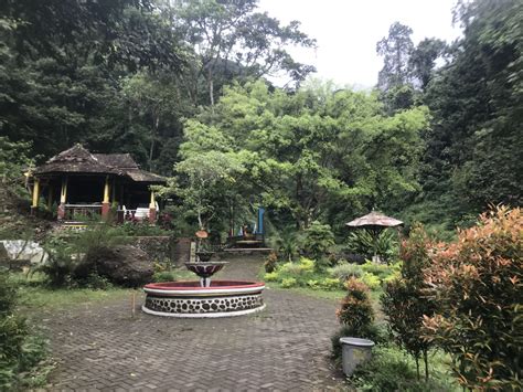 Menghabiskan Waktu Liburan Kalian Di Air Terjun Tertinggi Di Pulau Jawa ...