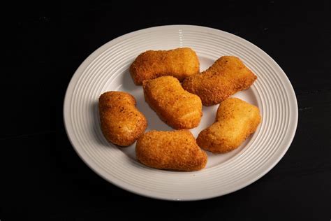 Fried Chicken Nuggets auf der runden Platte - Creative Commons Bilder