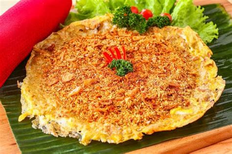 #JakartaSnacks: Kerak Telor Recipe - Indoindians.com