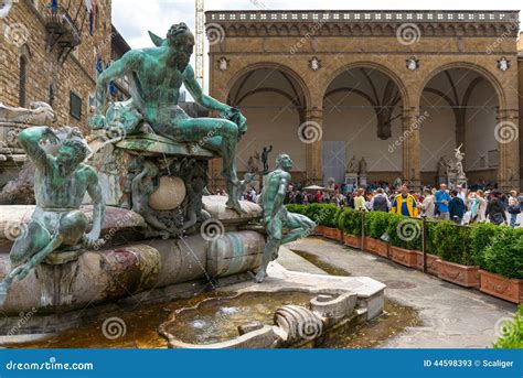 The Fountain of Neptune in Piazza Della Signoria in Florence Editorial ...