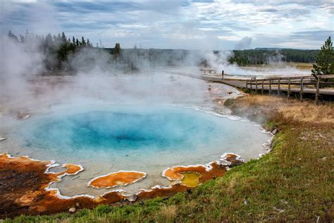 6 Best Geyser Basins in Yellowstone National Park | Earth Trekkers