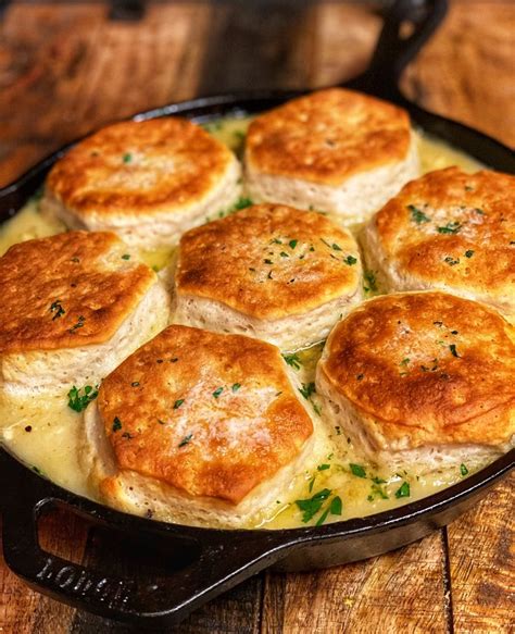 CREAMED CHICKEN AND BISCUITS | COMFORT FOOD | Food, Cream chicken over ...