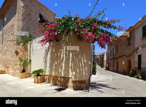 Alcudia old town hi-res stock photography and images - Alamy