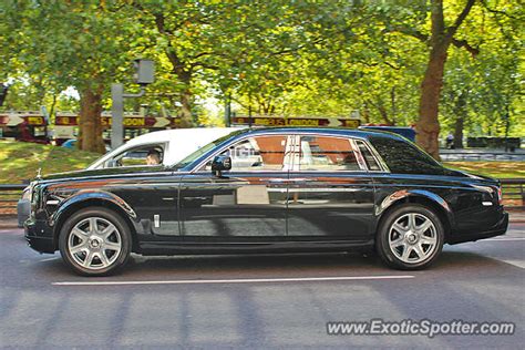 Rolls-Royce Phantom spotted in London, United Kingdom on 08/21/2015, photo 4