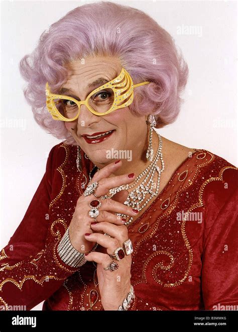 Dame edna hi-res stock photography and images - Alamy