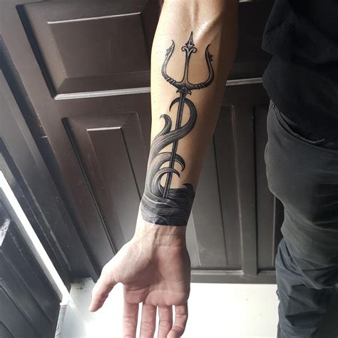 Trident Tattoo Ideas For People With A Strong Personality 🔱