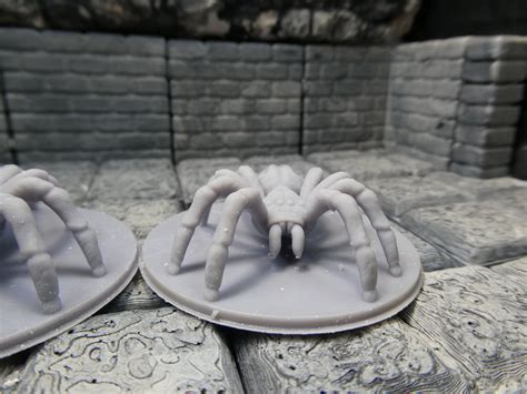 Giant Spider Miniatures Set of 2 DnD Dungeons and Dragons | Etsy