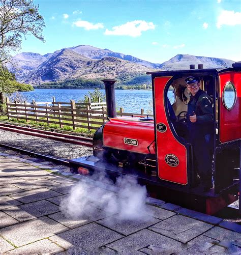 Llanberis Lake Railway - Photo "Hunslet loco Elidir with a view ...