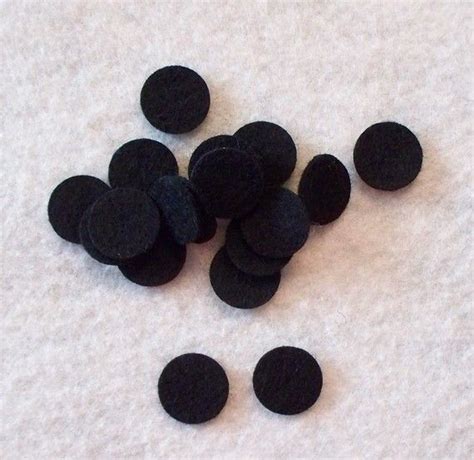 60 Pcs .25 Inch Felt Circles Spots Dots for Eyes and More - Etsy | Fabric ornaments, Wool felt ...