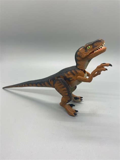 Mavin | Jurassic Park Velociraptor Dinosaur Strike 1993 Toy Jaws Raptor ...