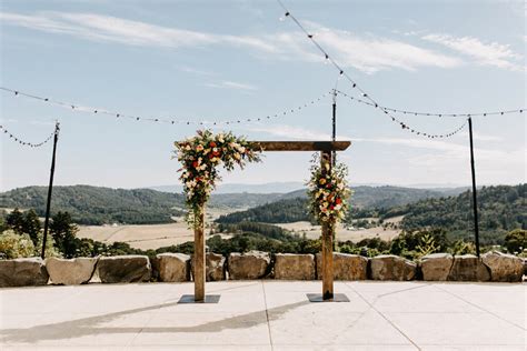 Top 10 Oregon Winery Wedding Venues | Jess Woodhouse