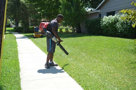 Lawn Care and Maintenance in Irving, TX - R&R Grass Cutting Service