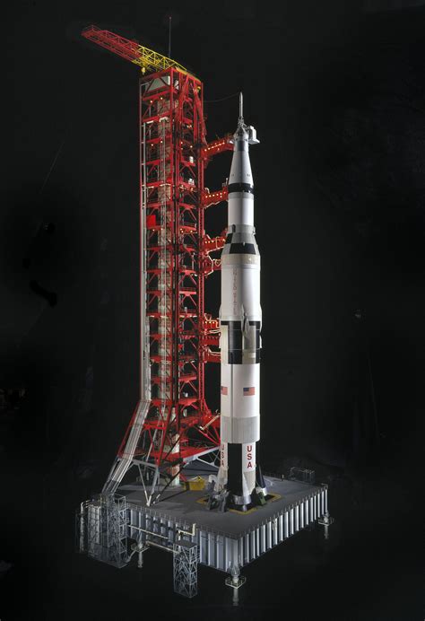 Model, Rocket, Saturn V, 1:34 | National Air and Space Museum