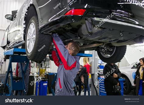 1,501 Toyota Service Center Images, Stock Photos & Vectors | Shutterstock