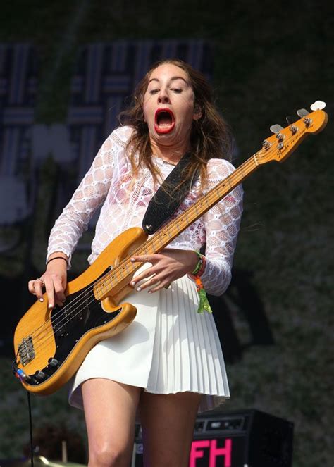 Este Haim (US) | Funny photos, Funny pictures, Este haim bass face