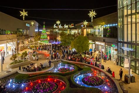 Hillsdale Shopping Center tree-lighting rings in holiday season ...