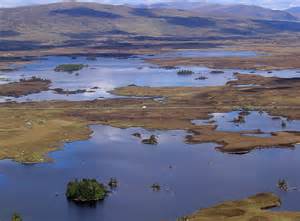 Lochan na h-Achlaise © Walter Baxter cc-by-sa/2.0 :: Geograph Britain ...