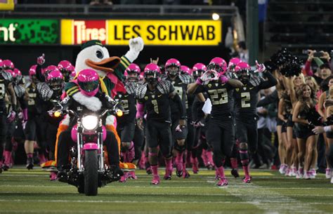 Oregon rolls past Washington State wearing awesome pink uniforms for ...