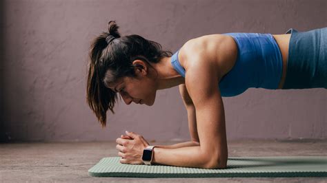 Plank twist: How to do it and the benefits for sculpting a strong core | Tom's Guide