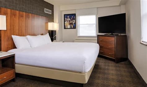 Pittsburgh Hotel Suites at the DoubleTree Downtown