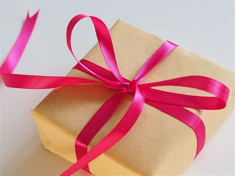 brown, gift box, pink, ribbon, gift, present, parcel, bow | Piqsels