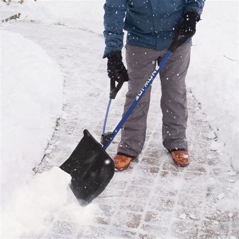 Snow Joe 20-in Plastic Snow Shovel with 41.3-in Aluminum Handle SJ ...