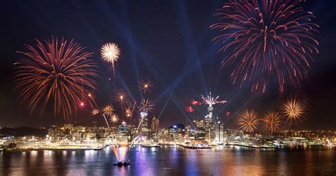 New Zealand celebrates 2017 with spectacular New Year's Eve fireworks display - Irish Mirror Online