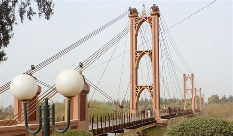 Deir ez-Zor suspension bridge (Arabic: جسر دير الزور المعلق‎) A ...