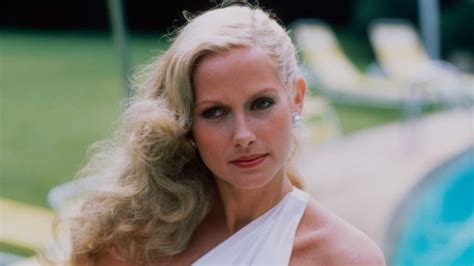 Supermodel-Turned-Actress Shelley Smith Dies at 70