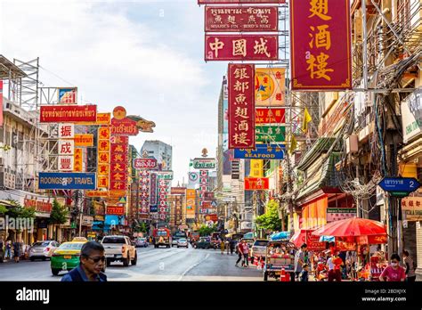 Street view of Chinatown in Bangkok, Thailand Stock Photo - Alamy