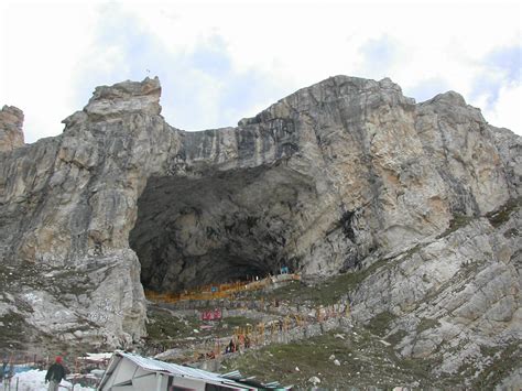 File:Cave Temple of Lord Amarnath.jpg - Wikimedia Commons