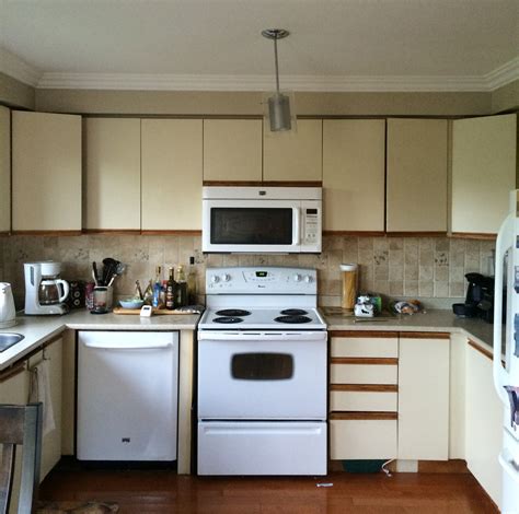 A Refreshing IKEA Facelift for a Canadian Kitchen