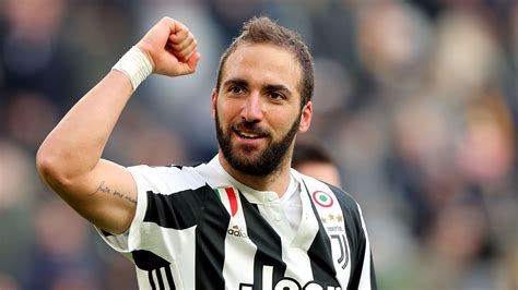 Serie A: Gonzalo Higuain scores hat-trick as Juventus win 7-0 | Football News | Sky Sports