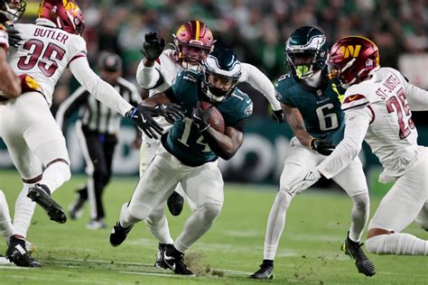 Eagles RB Kenneth Gainwell can squat more than Saquon Barkley. No, that ...