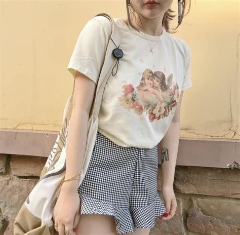 VICTORIAN CHERUBS SOFT CREAM T-SHIRT | สไตล์ฮาราจูกุ, เสื้อผ้า, ชุด