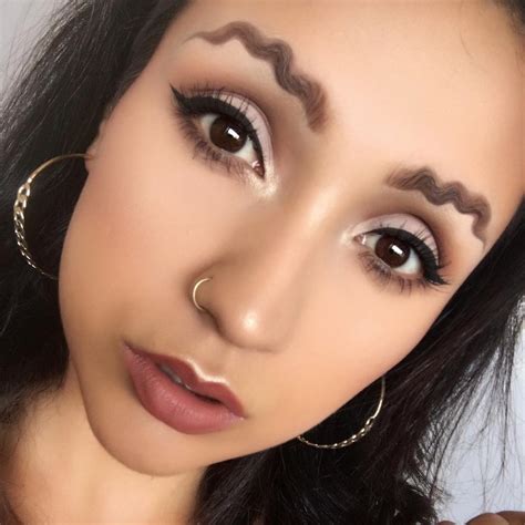 Weird Squiggle Eyebrow Trend Takes Over Instagram | Latest Fashion Corner