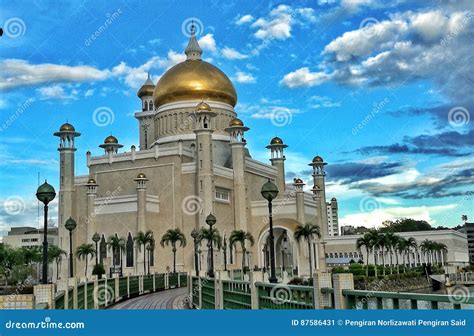 Sultan Omar Ali Saifuddien Mosque Stock Image - Image of cathedral ...