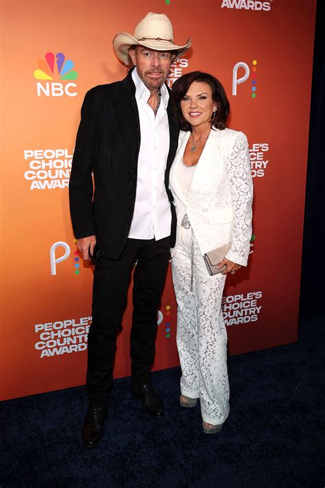 Toby Keith and Wife Tricia Lucus' Relationship Timeline - InkBlog