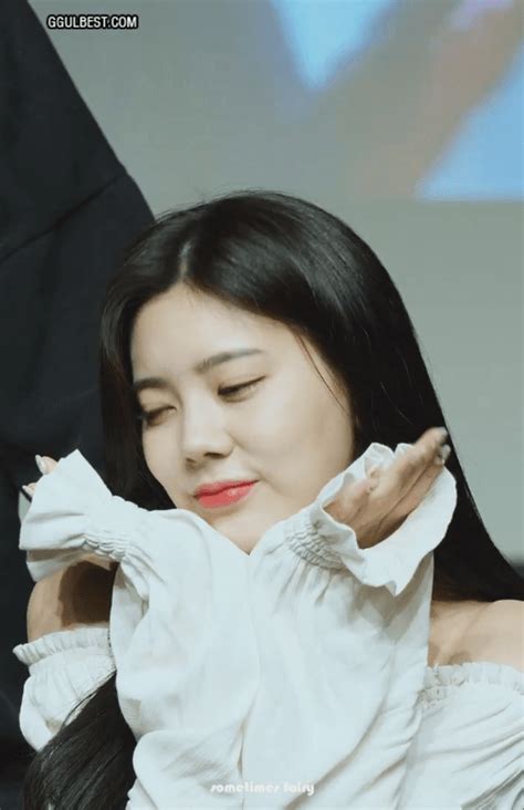 GGULBEST.COM GIF FACTORY: DIA Eunchae Fan Signing Police Cap .gif