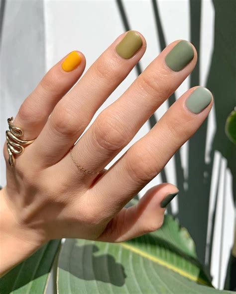 The Multicolored Gradient Manicure Is Going To Be Huge This Spring ...