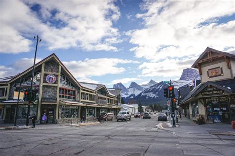 15 Best Winter Activities in Canmore (+Tips From a Local)