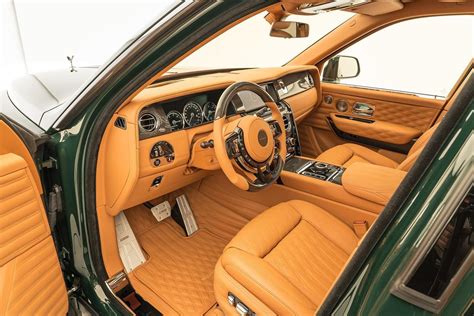 Photo Gallery: Mansory Rolls-Royce Cullinan in British Racing Green ...