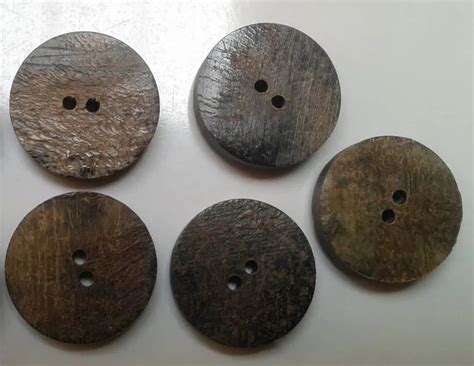 Real Horn Button Natural, Size/dimension: 10mm To 45mm at best price in New Delhi