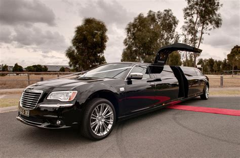 13 Passenger Chrysler Limo | Cassars Limousine Service