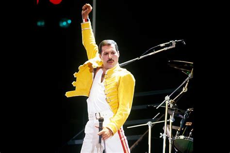 Dress Like Freddie Mercury (Yellow Jacket Costume), Diy Halloween Costume Guide