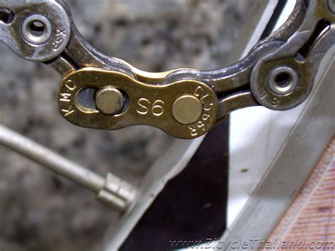 Fixing a Broken Bicycle Chain - Bicycle Thailand