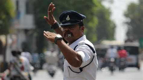 Watch an Indian traffic cop reduce road accidents with his incredible ...