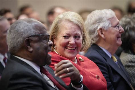 Clarence Thomas’ Wife Ginni Told Jan. 6 Panel She Regrets Mark Meadows Texts - Bloomberg