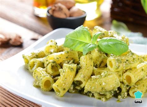 Pasta Al Pesto Genovese - Receta Auténtica y Original (MUY FÁCIL)