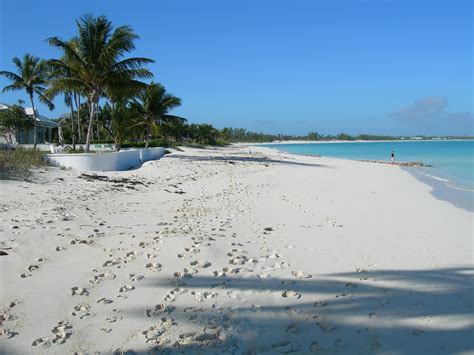 Abaco: Treasure Cay beach | Walking on the beach looking for… | Flickr